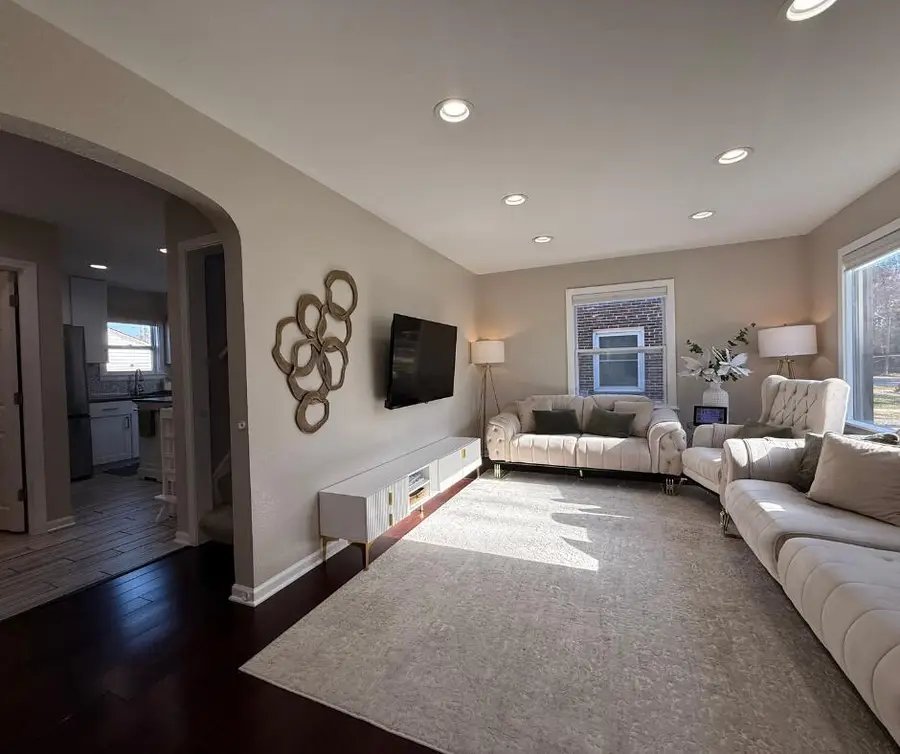 424 E Waterford AVENUE, Milwaukee, WI 53207 - Image #2