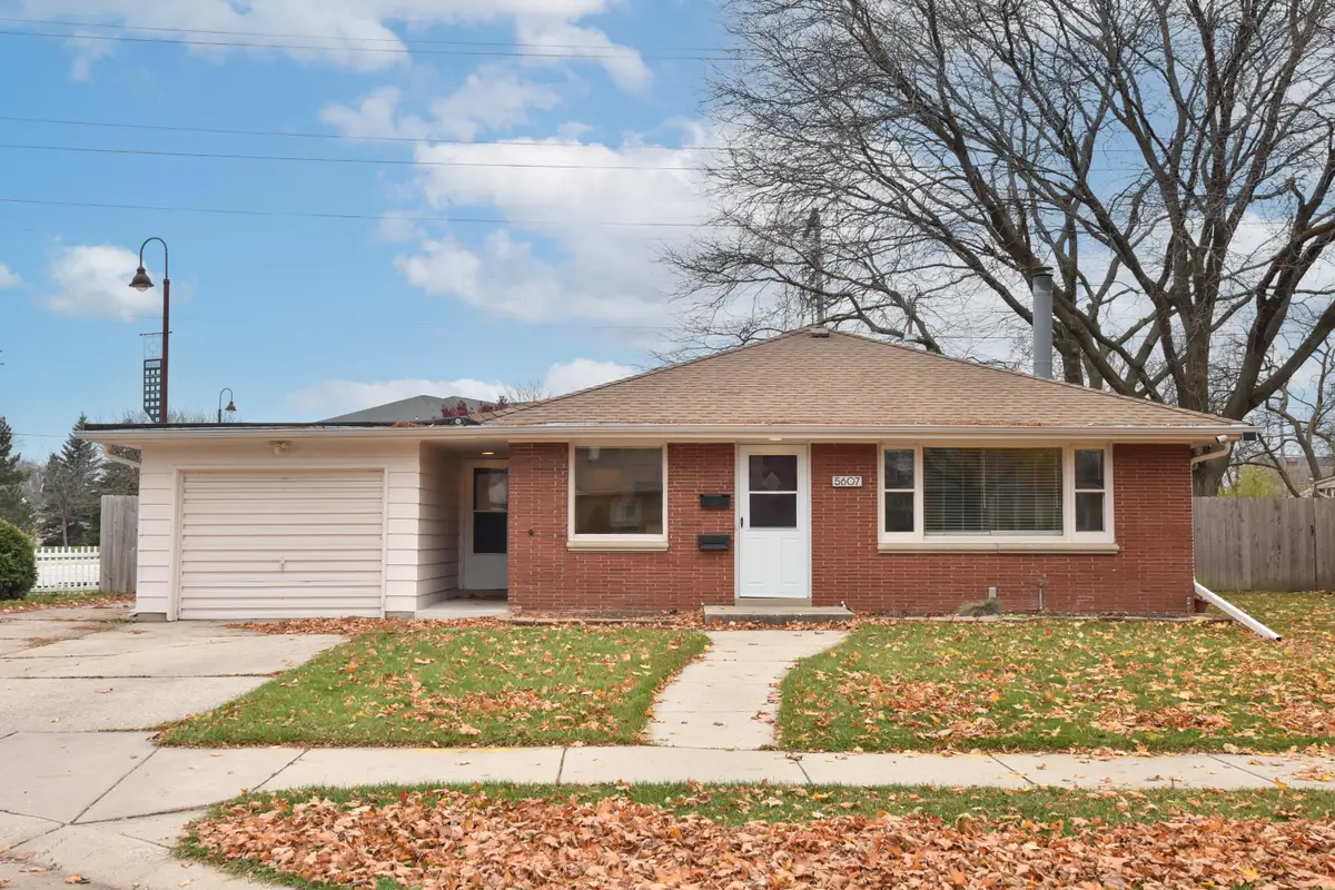 5607 N Argyle AVENUE, Glendale, WI 53209 - Image #1