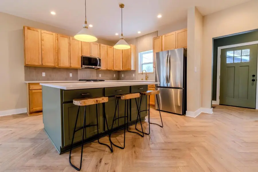 1800 E Hillcrest AVENUE, Milwaukee, WI 53207 - Image #2