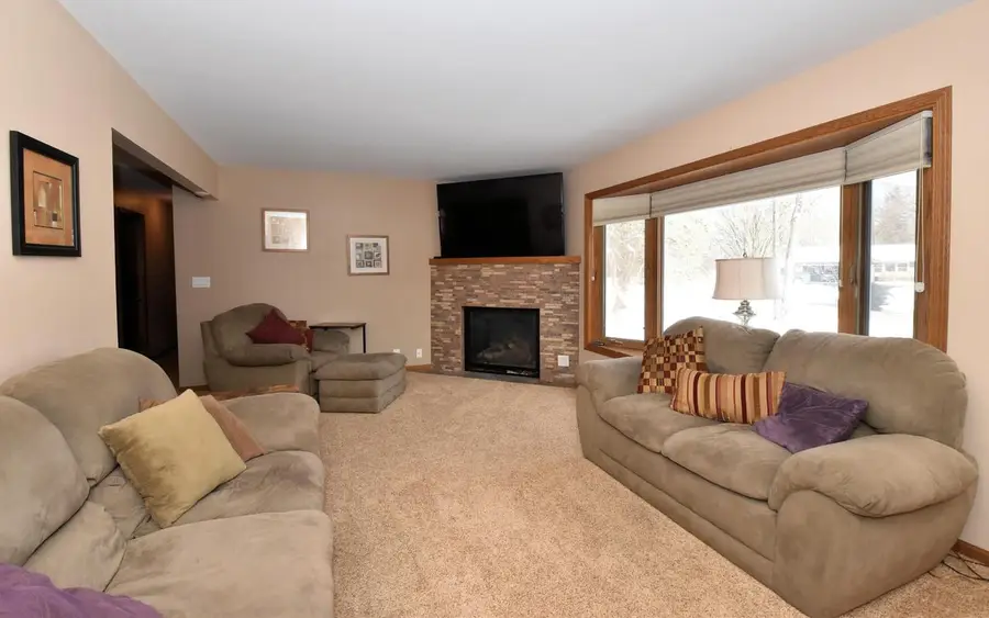 N70W17357 Fawn AVENUE, Menomonee Falls, WI 53051 - Image #2