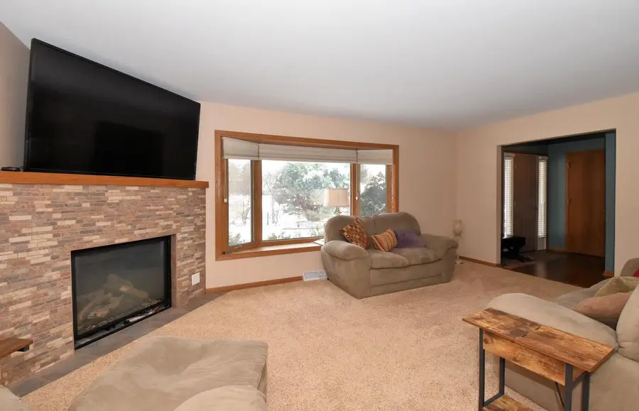 N70W17357 Fawn AVENUE, Menomonee Falls, WI 53051 - Image #3