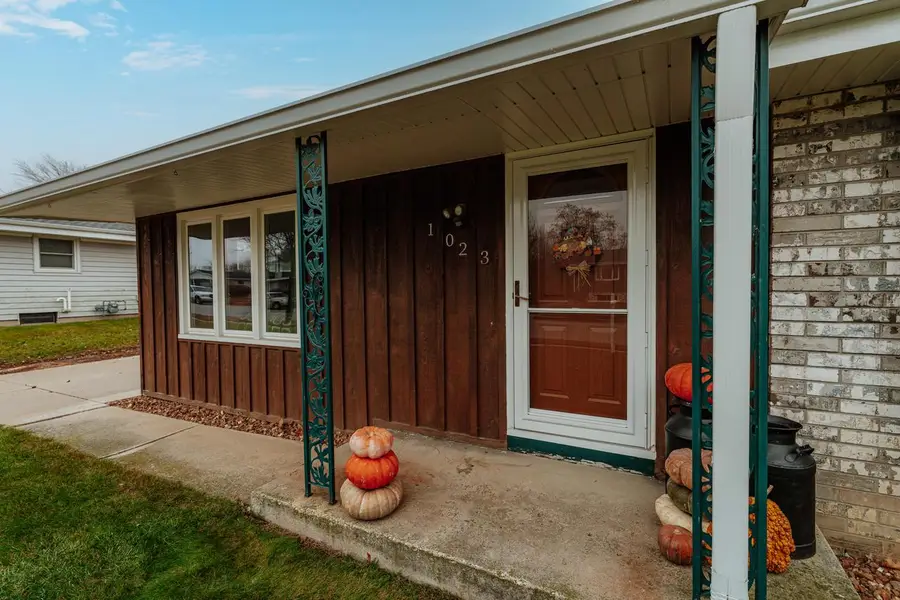 1023 Knollwood DRIVE, Saukville, WI 53080 - Image #3