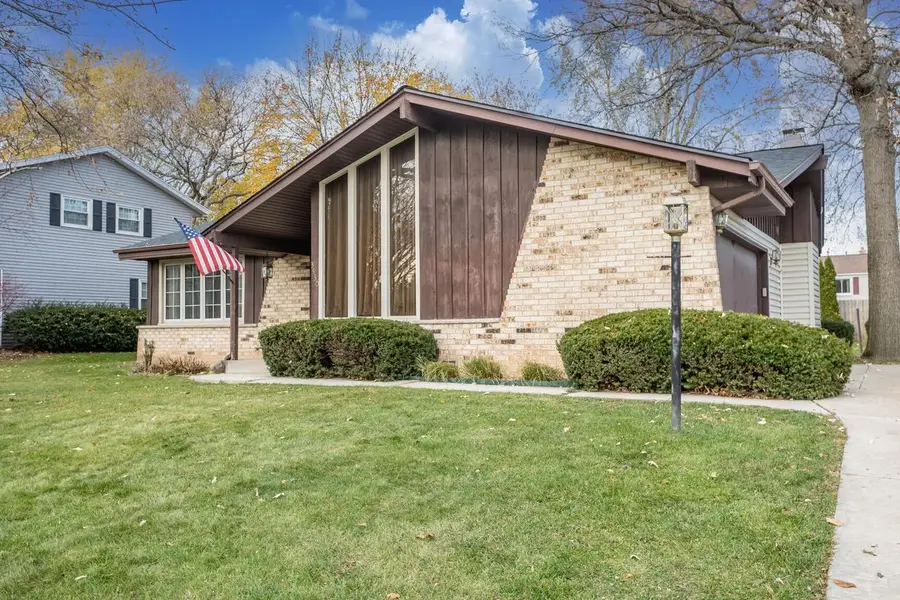 3950 S Camrose ROAD, New Berlin, WI 53151 - Image #3