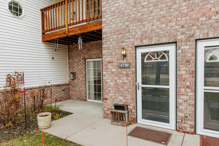 4720 S Hunter LANE, New Berlin, WI 53151 - Image #2