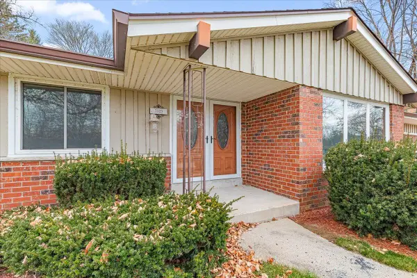 7525 N Redwood ROAD, Glendale, WI 53209