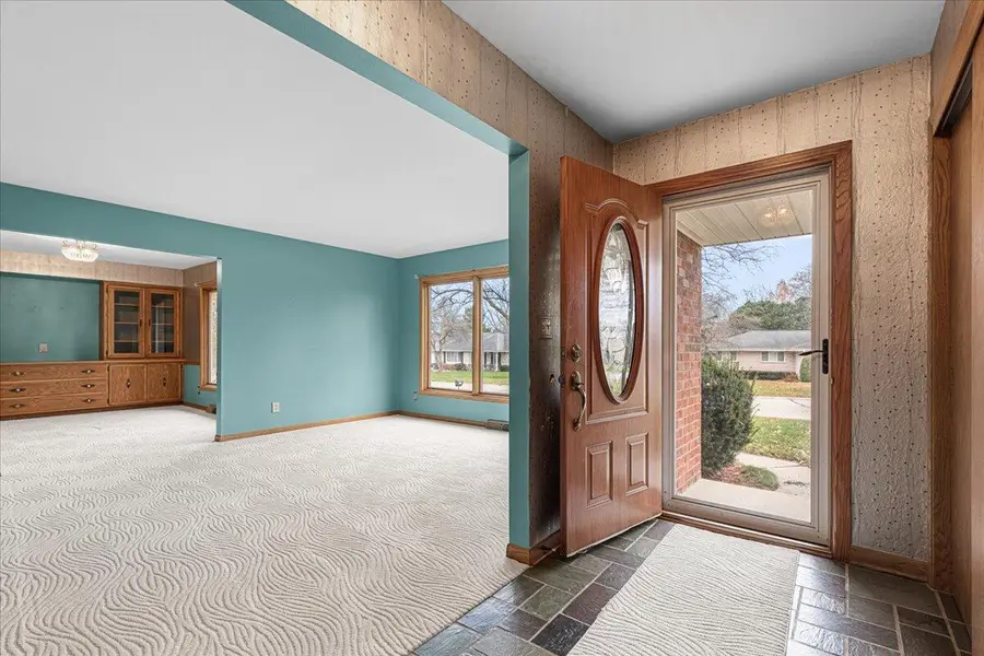 7525 N Redwood ROAD, Glendale, WI 53209 - Image #2