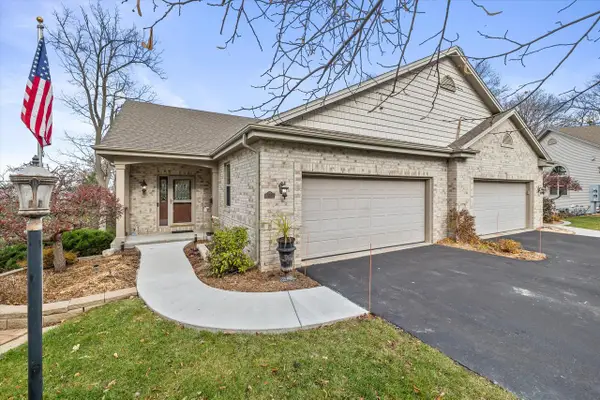 285 Cardinal Ridge DRIVE, Pewaukee, WI 53072