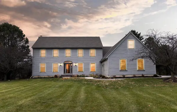 S50W23510 Woodchuck LANE, Waukesha, WI 53189