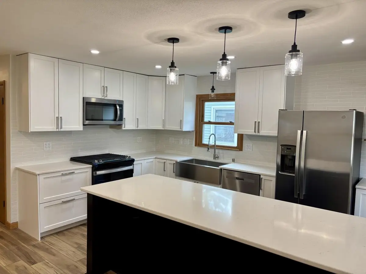 811 Meadowbrook DRIVE, West Bend, WI 53090 - Image #1