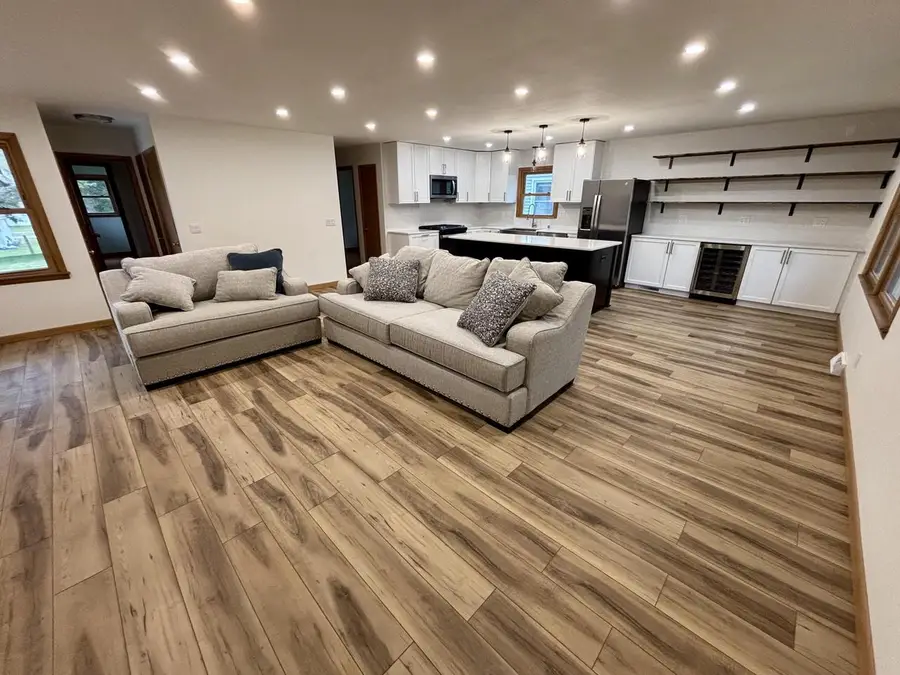 811 Meadowbrook DRIVE, West Bend, WI 53090 - Image #3