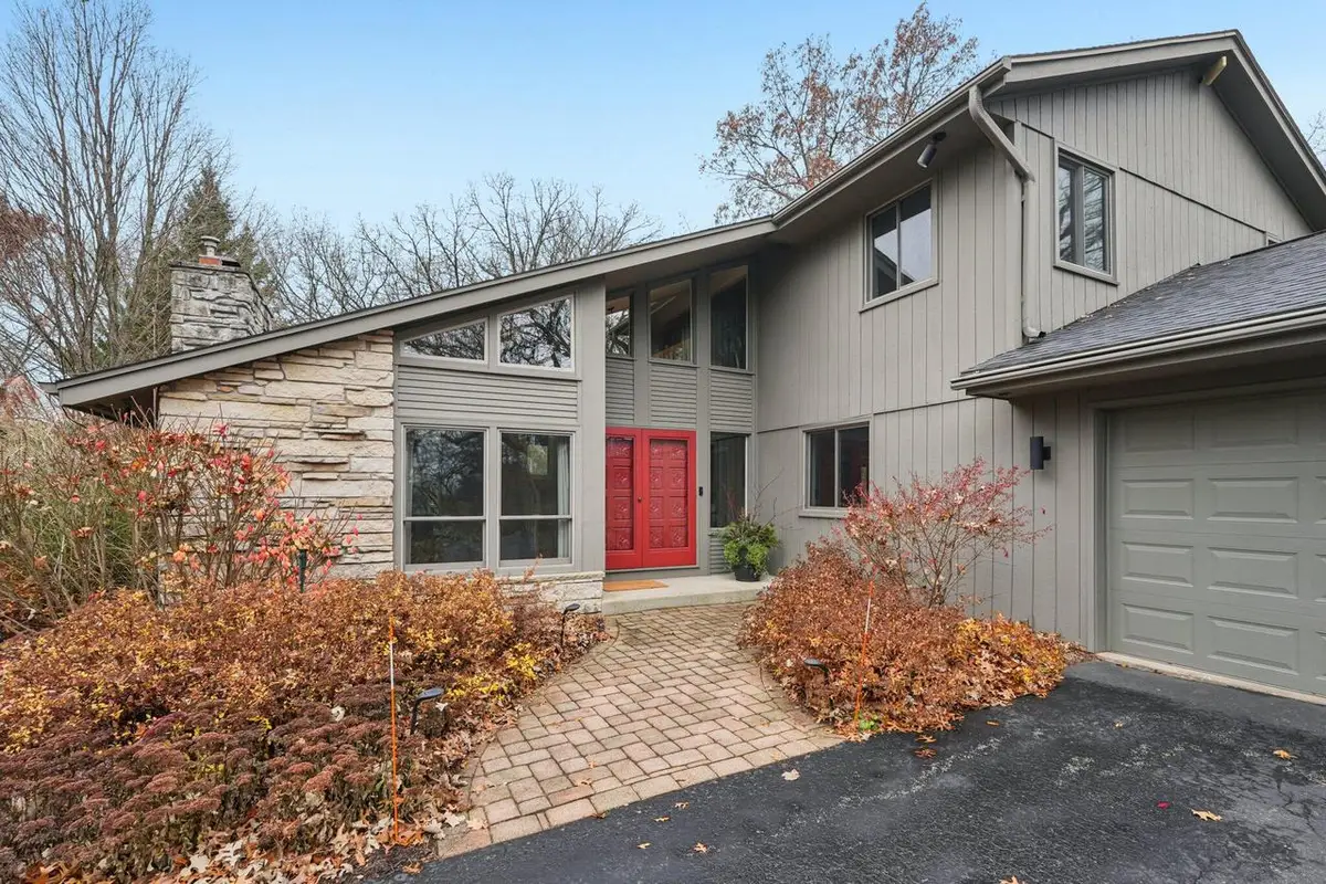W332S4375 Saddleback DRIVE, Dousman, WI 53118 - Image #1
