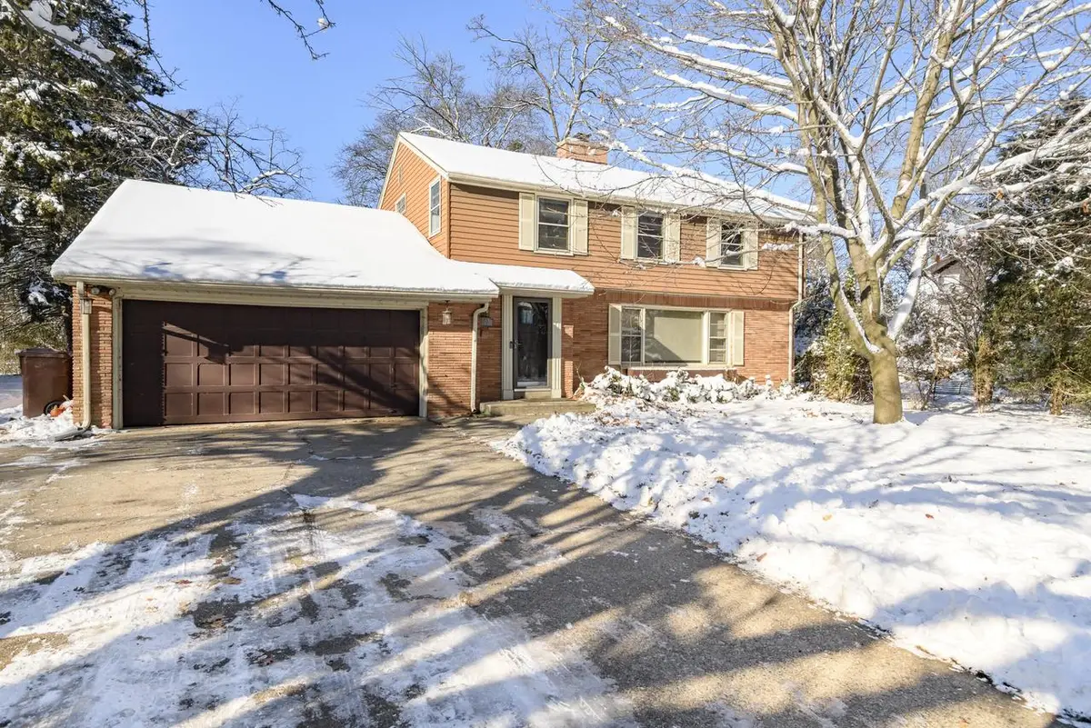 902 Lake DRIVE, South Milwaukee, WI 53172 - Image #1