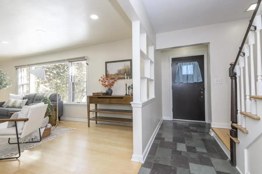 902 Lake DRIVE, South Milwaukee, WI 53172 - Image #3