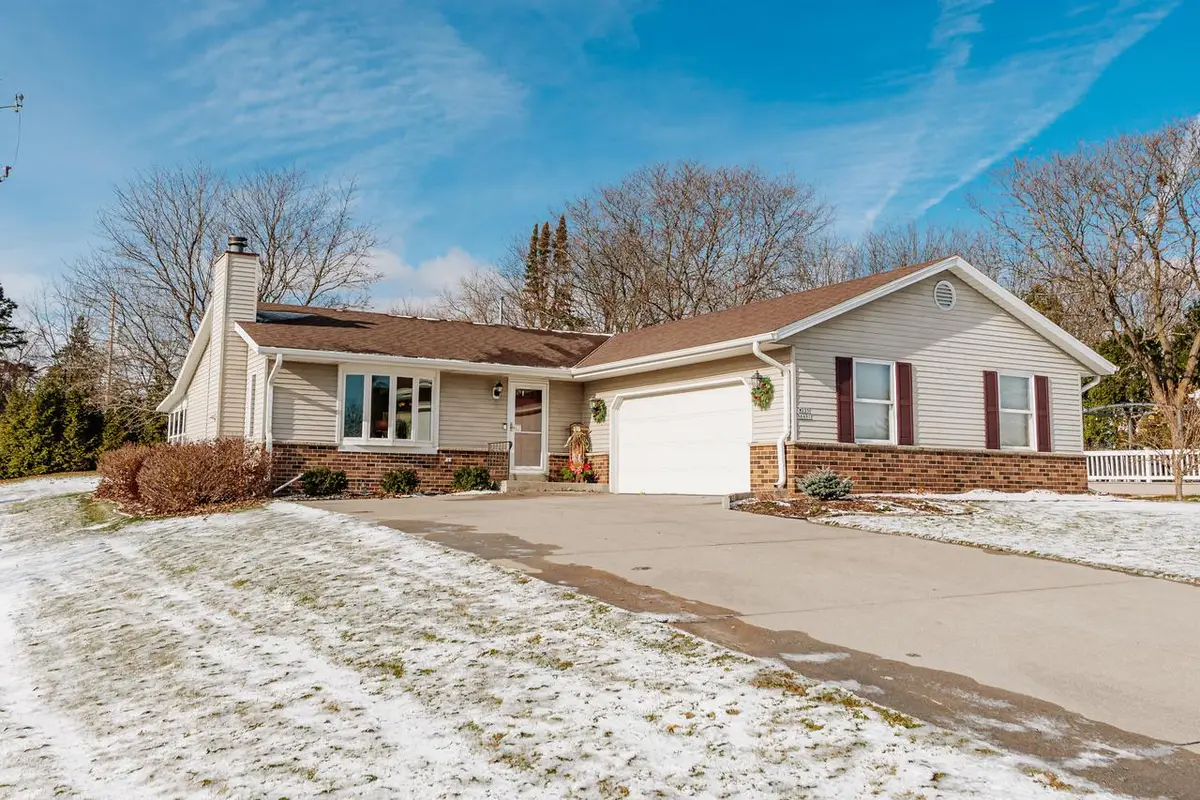 W235N6491 Outer Circle DRIVE, Sussex, WI 53089 - Image #1