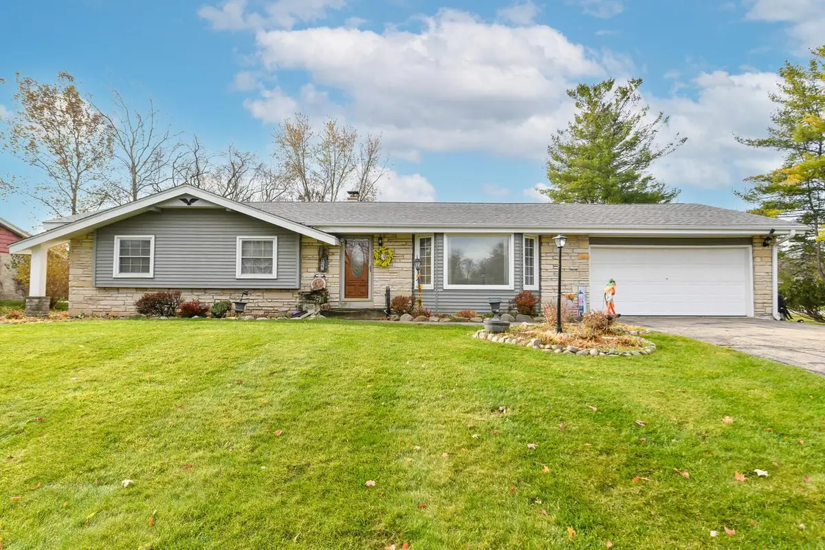 5131 S Root River PARKWAY, Greenfield, WI 53228 - Image #1