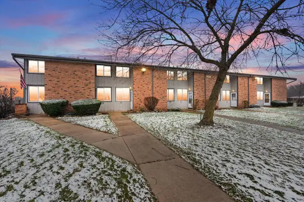 1522 Big Bend ROAD #B, Waukesha, WI 53189