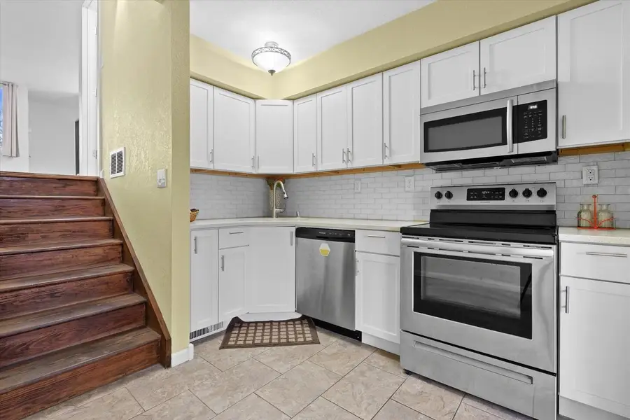 1522 Big Bend ROAD #B, Waukesha, WI 53189 - Image #2