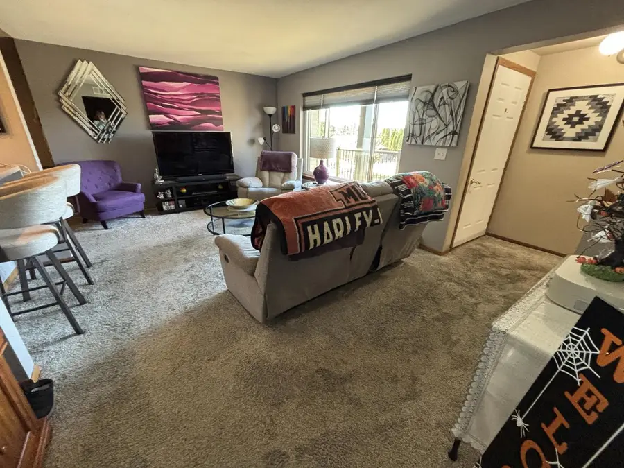 W176N9746 Riversbend CIRCLE #E, Germantown, WI 53022 - Image #2