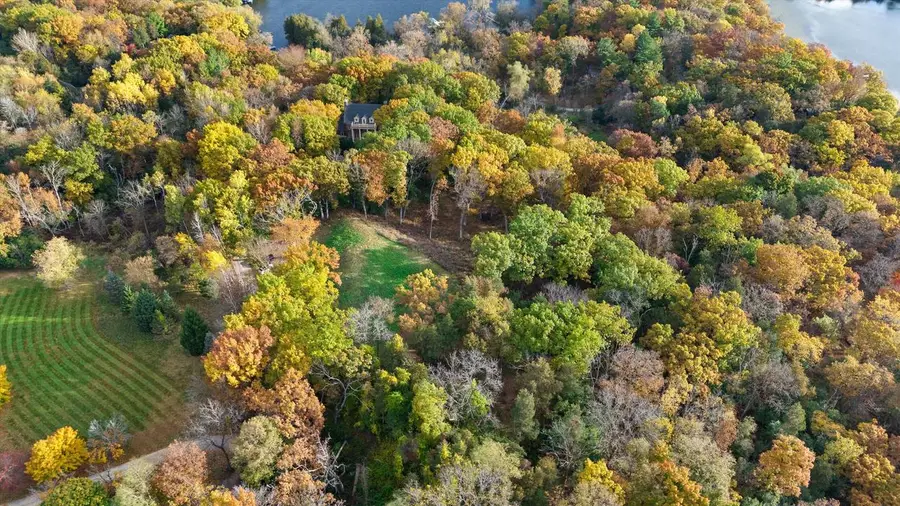 6644 N SHAWMOORS DRIVE, Hartland, WI 53029 - Image #2