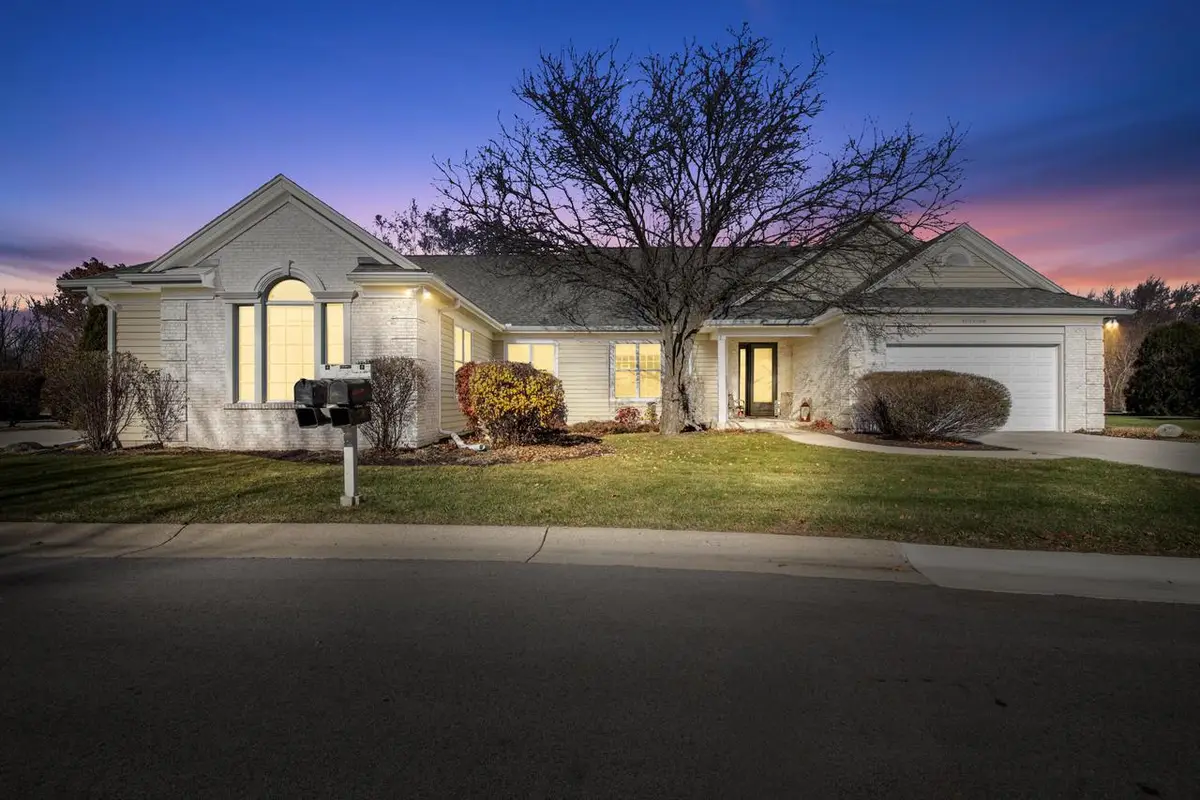 W233N3088 Oakmont COURT #B, Pewaukee, WI 53072 - Image #1