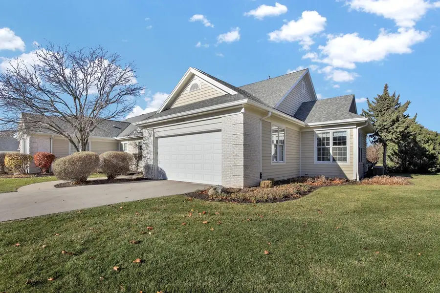 W233N3088 Oakmont COURT #B, Pewaukee, WI 53072 - Image #2