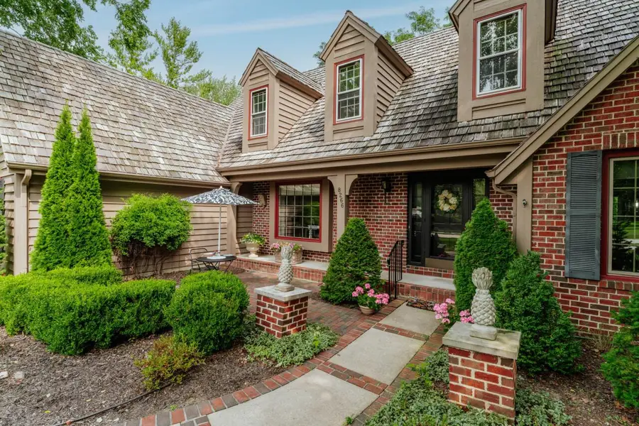 8266 S Country Club CIRCLE, Franklin, WI 53132 - Image #2