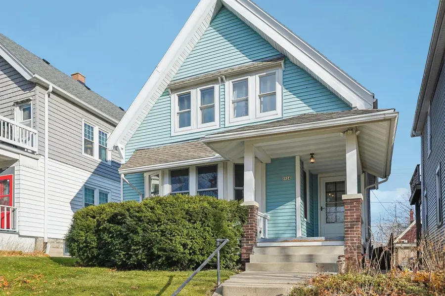 2924 N Cambridge AVENUE, Milwaukee, WI 53211 - Image #2