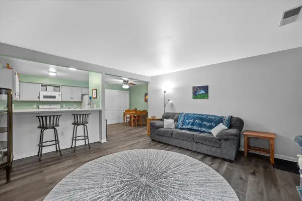 4835 Easy STREET #9, Hartland, WI 53029