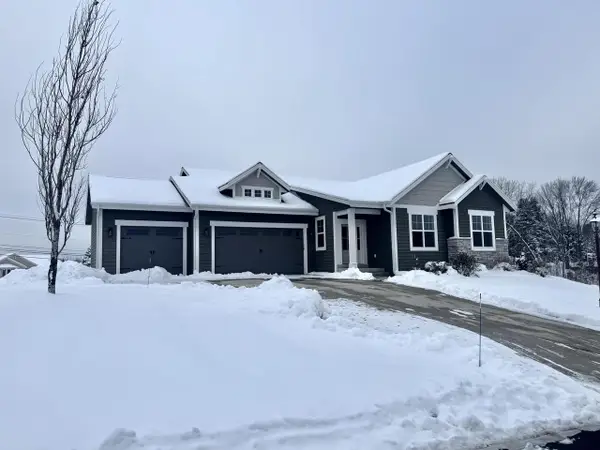W255S5377 Primrose LANE, Waukesha, WI 53189