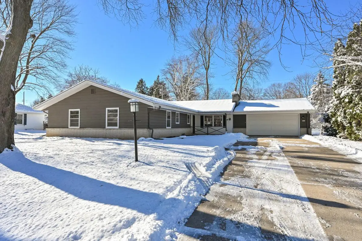 7711 N Van Dyke ROAD, Fox Point, WI 53217 - Image #1