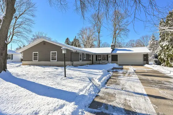 7711 N Van Dyke ROAD, Fox Point, WI 53217