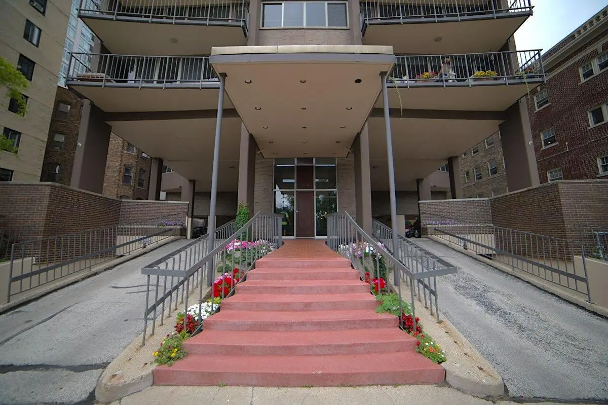 1919 N Summit AVENUE #10B, Milwaukee, WI 53202 - Image #1