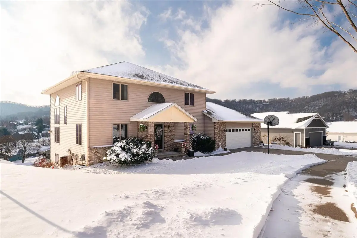 203 Eagles Bluff ROAD, La Crescent, MN 55947 - Image #1