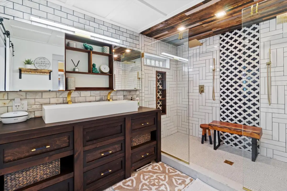 1821 N Vel R Phillips AVENUE, Milwaukee, WI 53212 - Image #1