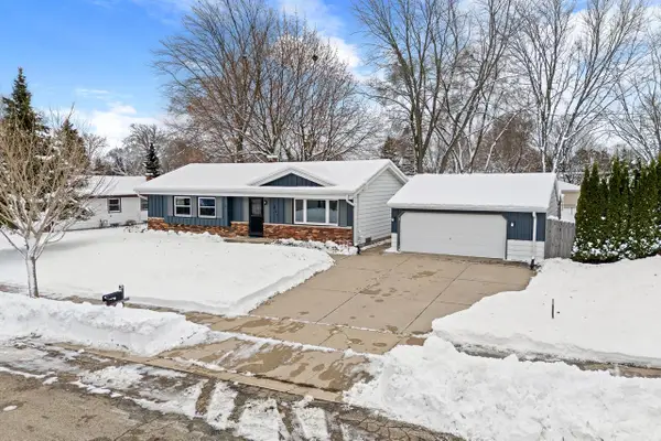 231 W Juniper DRIVE, Grafton, WI 53024