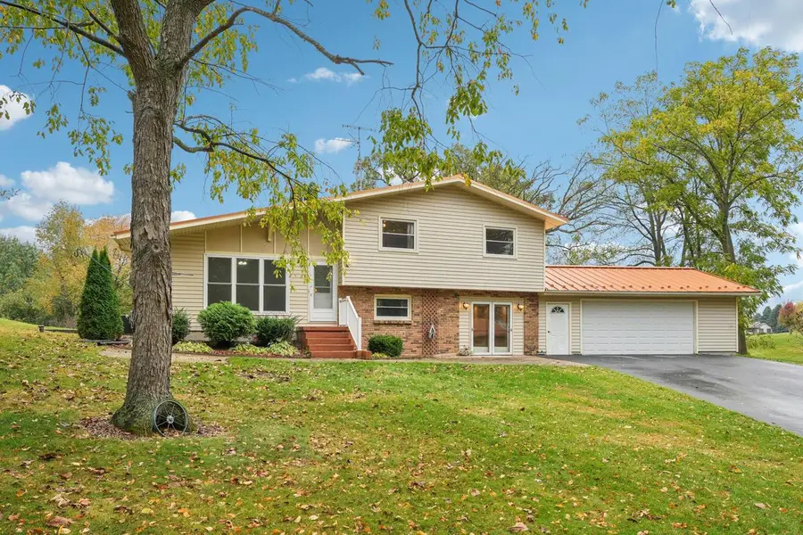 N7427 Hillendale PARKWAY, Beaver Dam, WI 53916 - Image #2