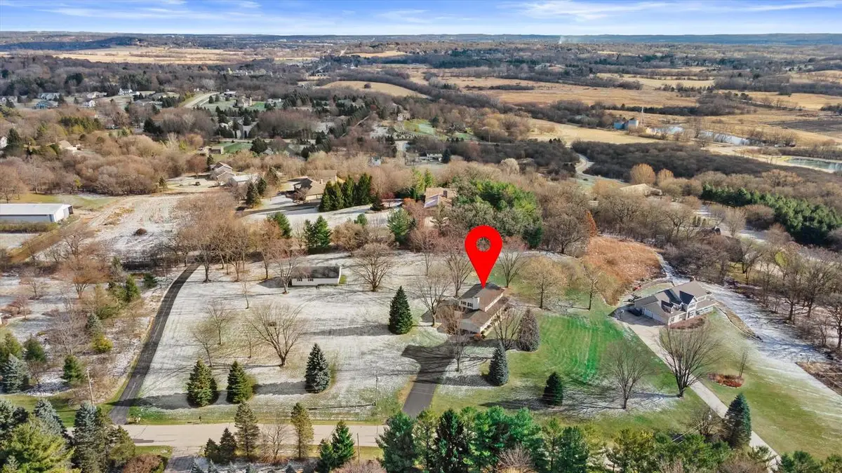 W300S3280 Snowdon DRIVE, Waukesha, WI 53189 - Image #1