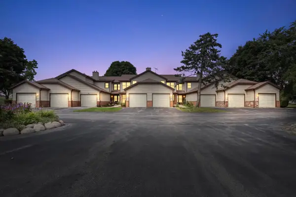 8127 S Legend DRIVE #D, Franklin, WI 53132