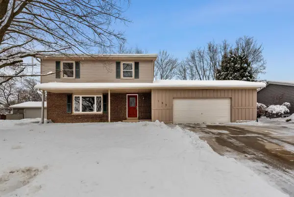 157 S Regis ROAD, Saukville, WI 53080