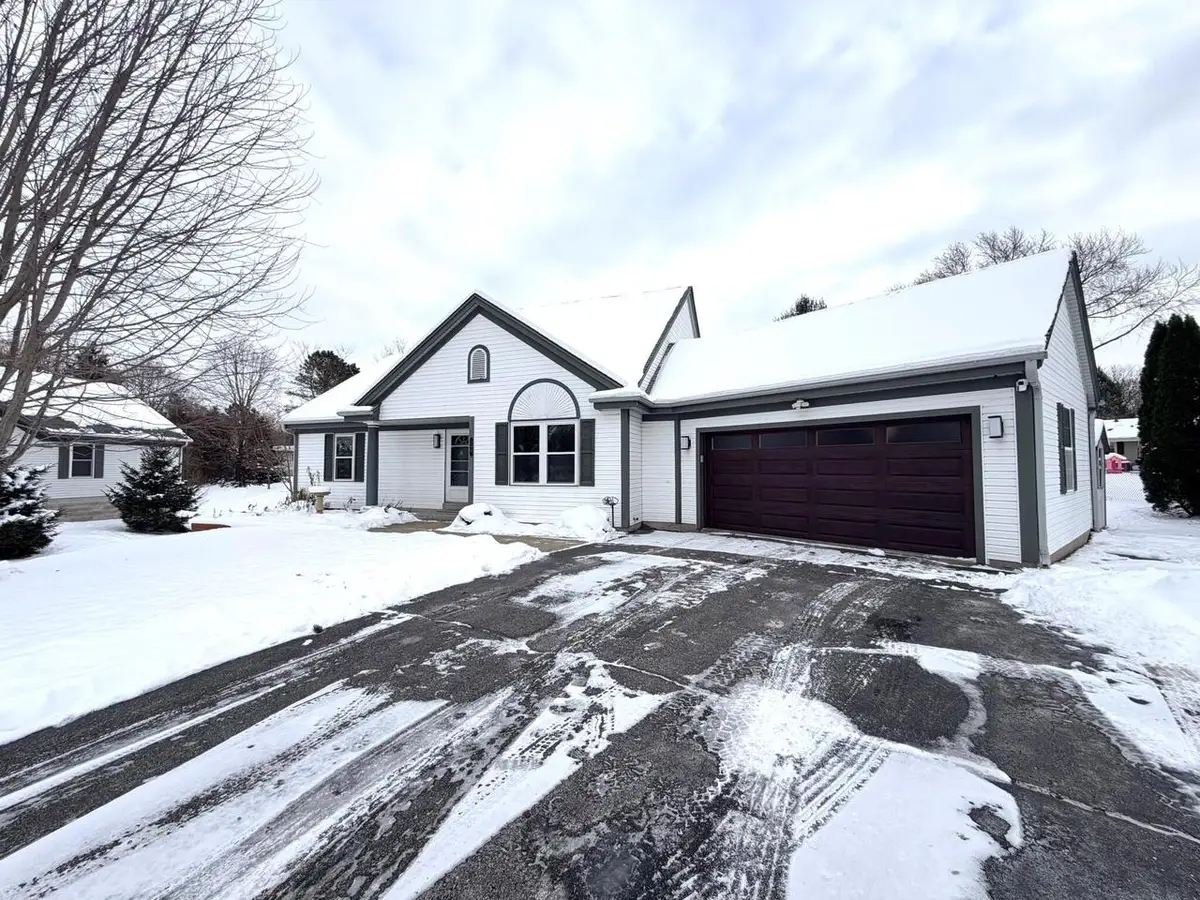 198 Cramer AVENUE, Dousman, WI 53118 - Image #1