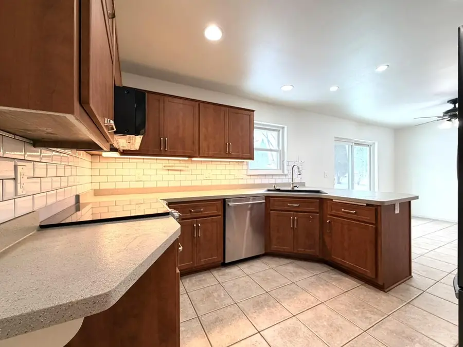 198 Cramer AVENUE, Dousman, WI 53118 - Image #3