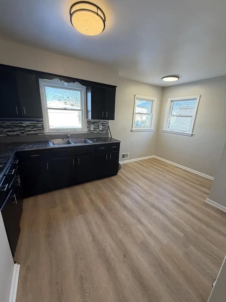 4334 W Eggert PLACE, Milwaukee, WI 53218 - Image #3