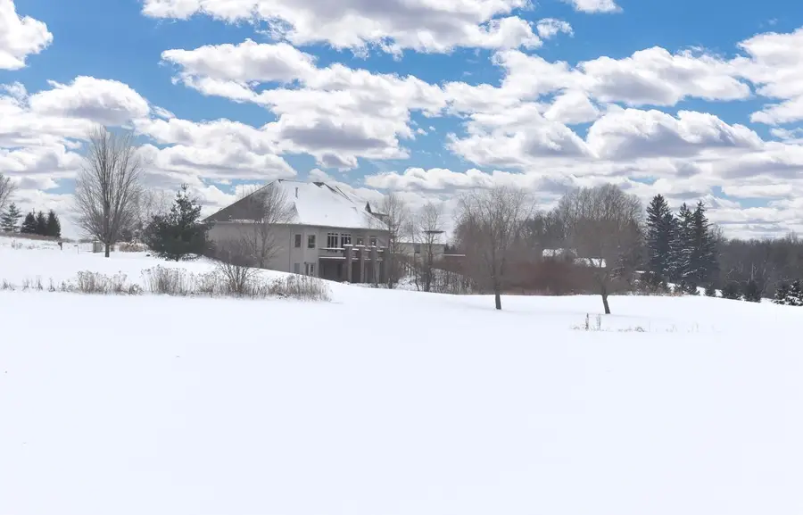 N6393 Tradewinds CIRCLE, Beaver Dam, WI 53916 - Image #2