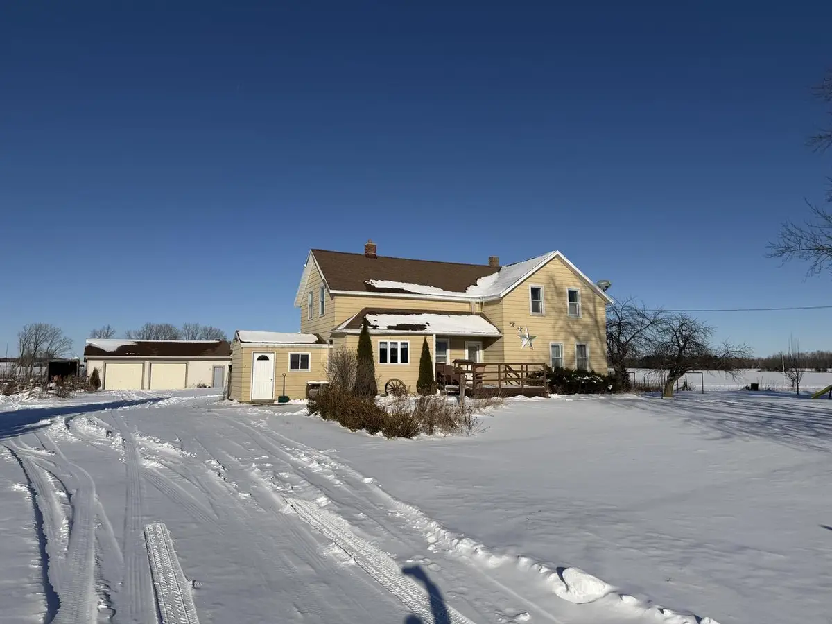 4215 Hill ROAD, Greenleaf, WI 54126 - Image #1