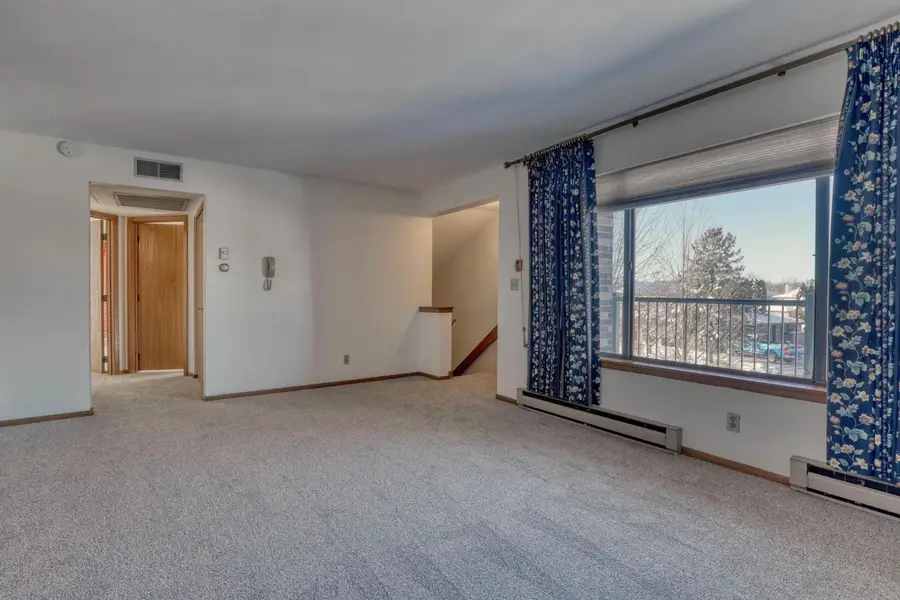 W176N9734 Riversbend CIRCLE E, Germantown, WI 53022 - Image #2