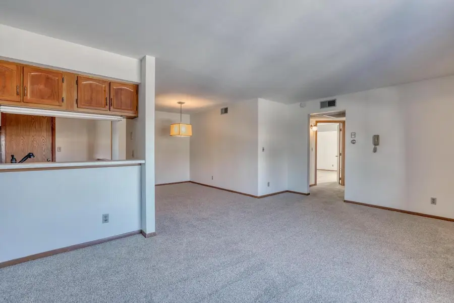 W176N9734 Riversbend CIRCLE E, Germantown, WI 53022 - Image #3