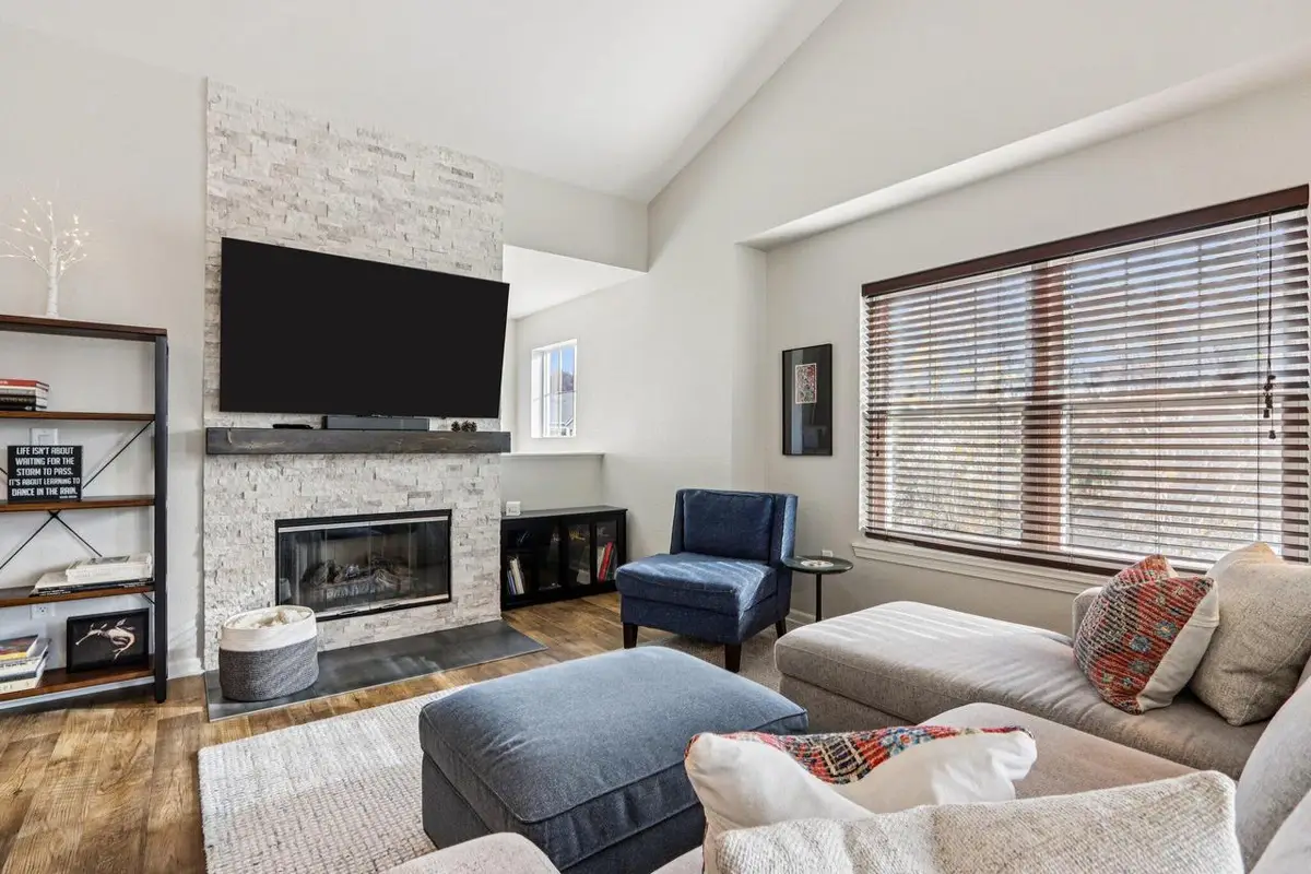 N16W26500 Meadowgrass CIRCLE #B, Pewaukee, WI 53072 - Image #1