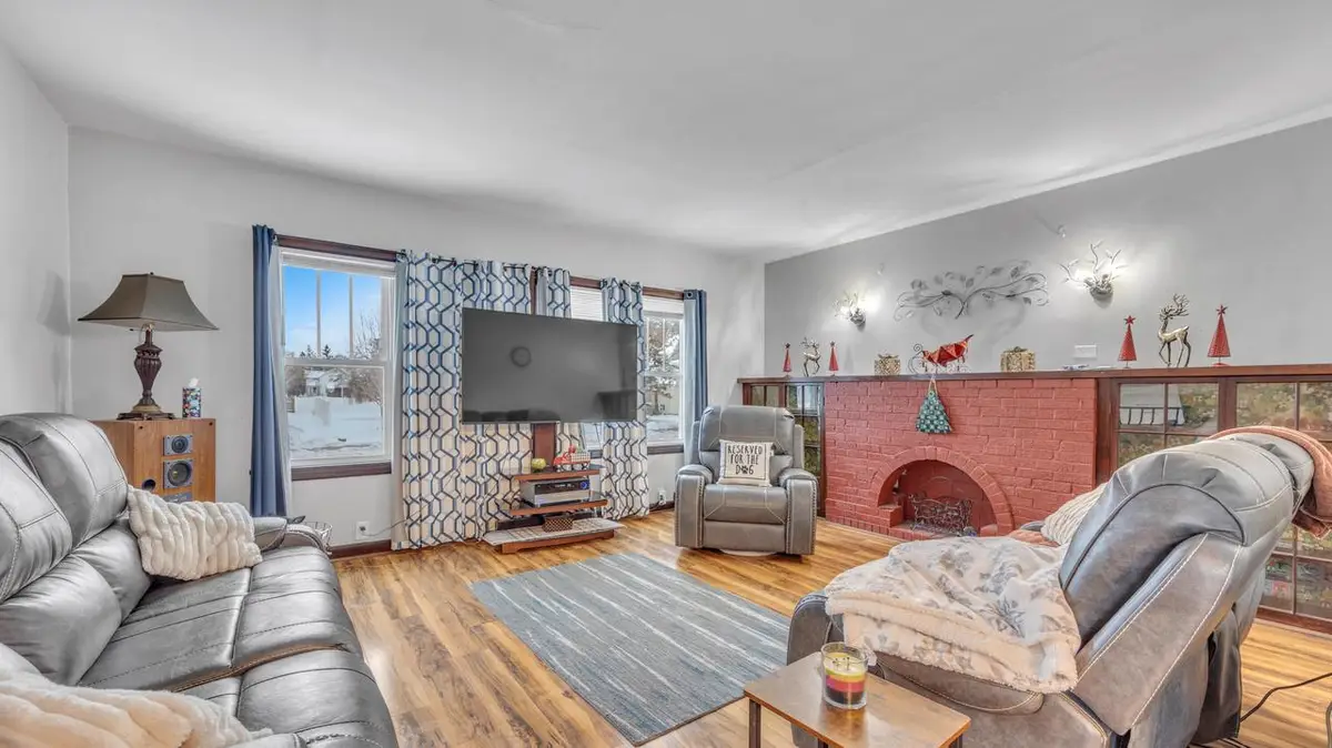 666 W 9th AVENUE, Oshkosh, WI 54902 - Image #1