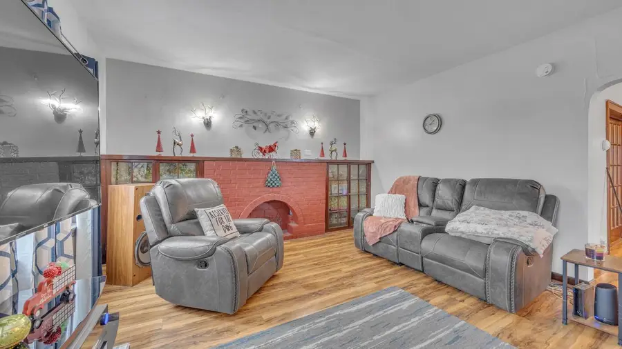 666 W 9th AVENUE, Oshkosh, WI 54902 - Image #2