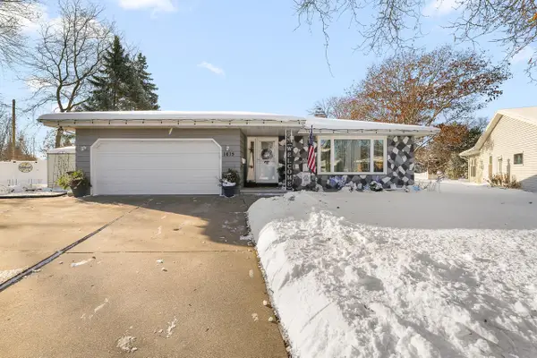 1615 W 6th AVENUE, Oshkosh, WI 54902